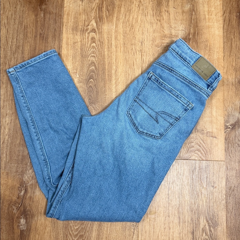 American Eagle Outfitters Light Blue High-Rise Mom Jeans